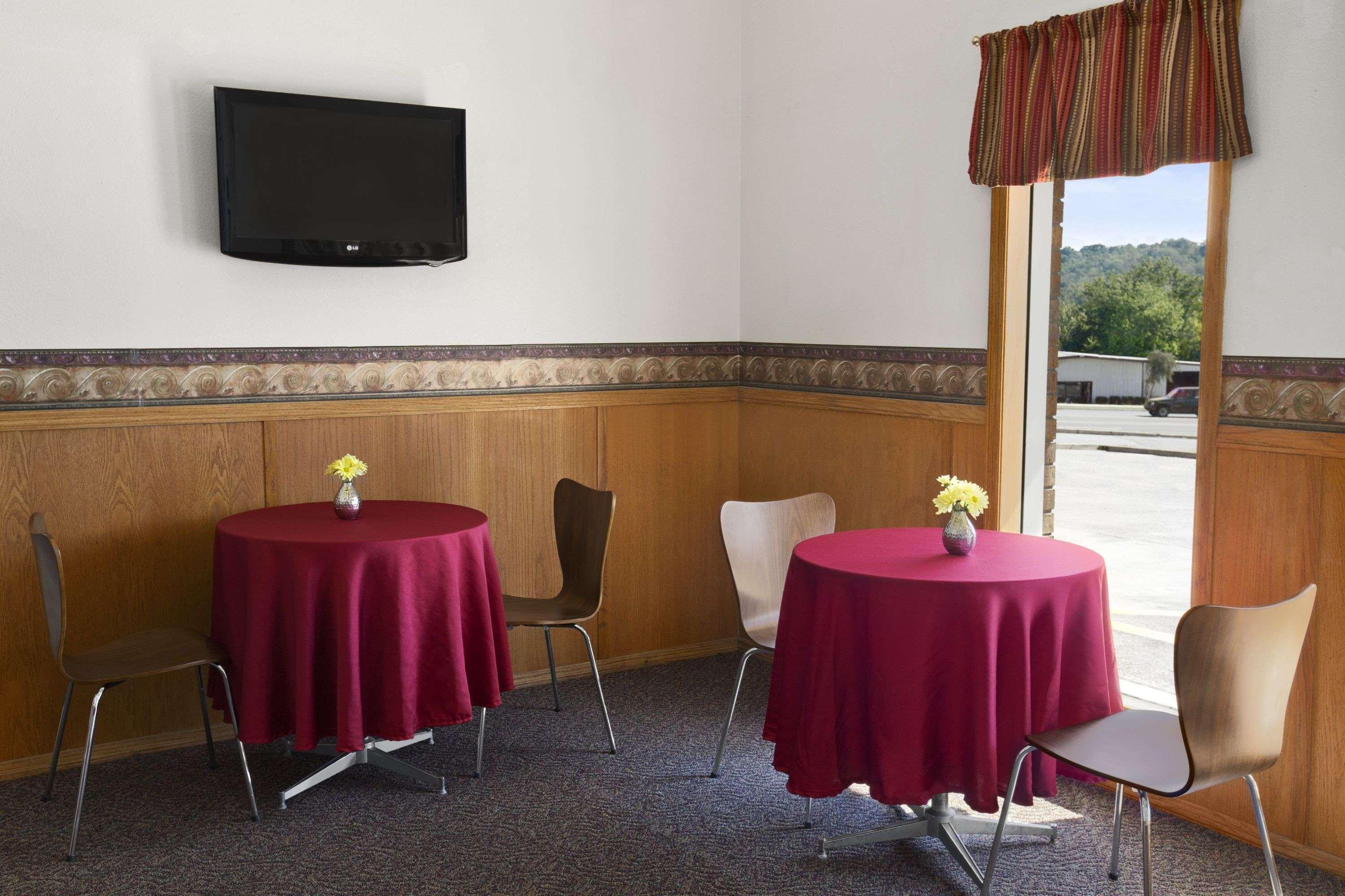 Super 8 By Wyndham Batesville Exterior foto